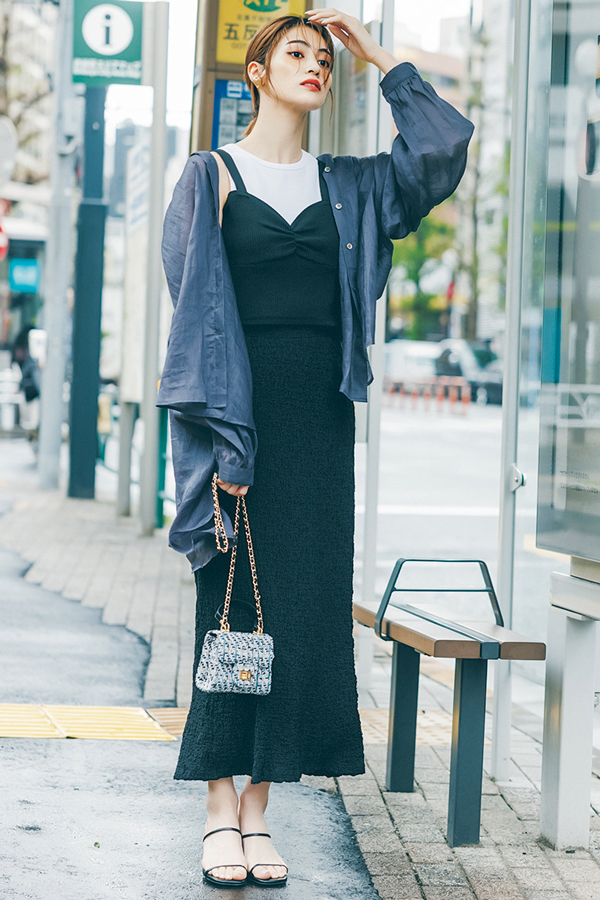 この夏楽しみたい人必見📢 鮮やかなコーデはリゾート気分を演出してくれます🏝️✨ 旅行やパーティなど華やかな場所にぴったりです！春コーデ春 夏コーデ春ワンピワンピワンピースカジュアルコーデフェミニンコーデ20代コーデ30代コーデ大人女子大人