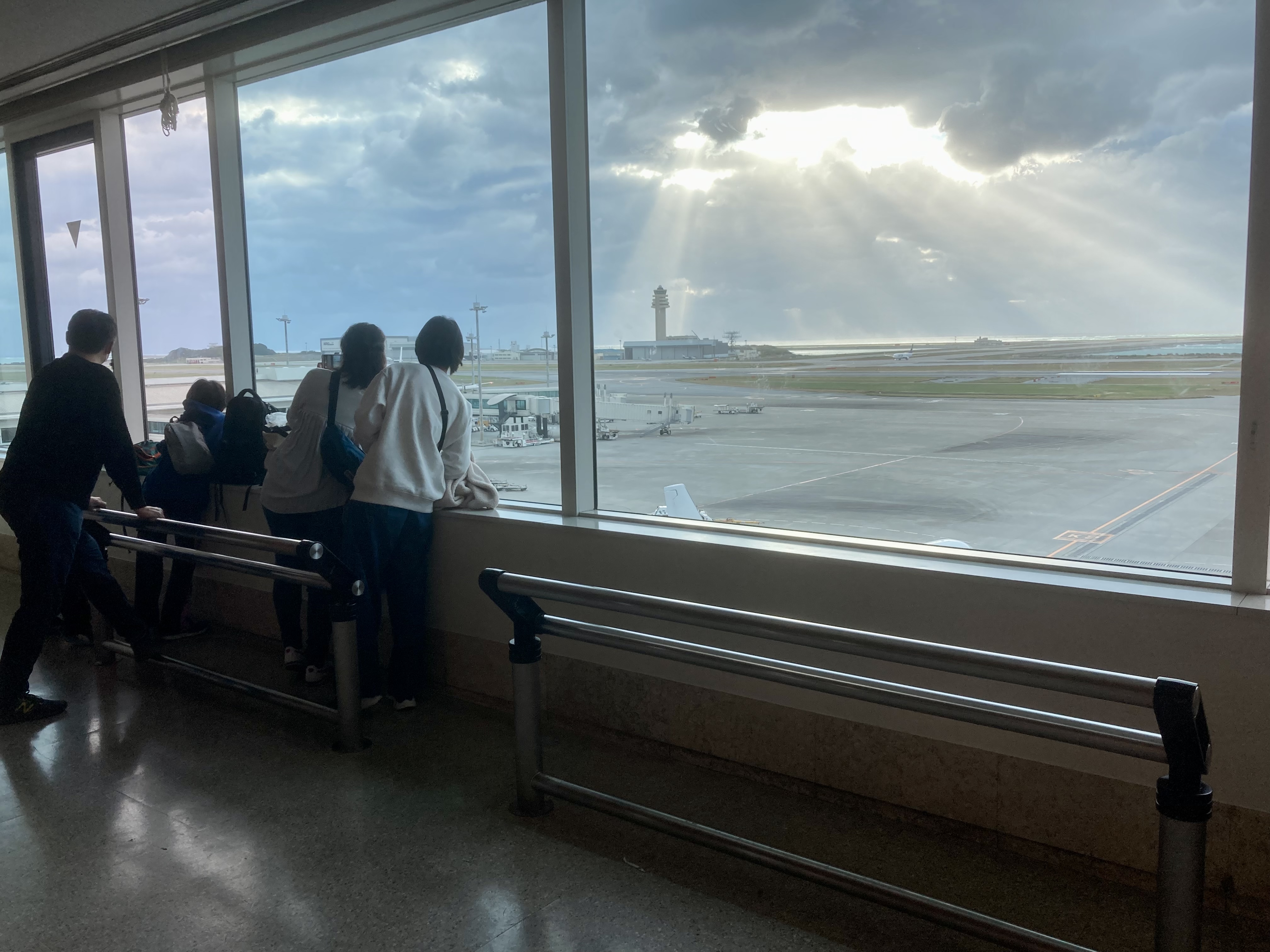 夜も楽しい那覇空港 ターミナル4階からナイトミッション 2018年1月26日大都会RJSKのブログ