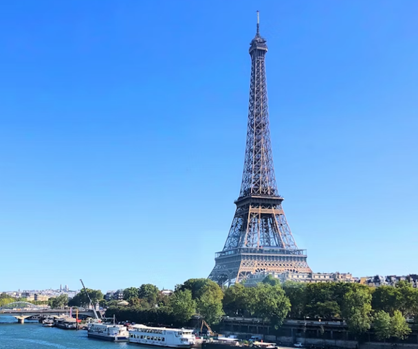 パリ 人気コンボ！ エッフェル塔展望台＋パリ市内観光車窓観光日本語音声ガイド付き の予約ならホットホリデ