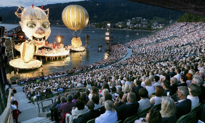 ブレゲンツ音楽祭 湖上オペラ・ボックス・セット～『アイーダ』『アンドレア・シェニエ』『魔笛』『トゥーランドット』『カルメン』 5DVDHMV&BOOKS online