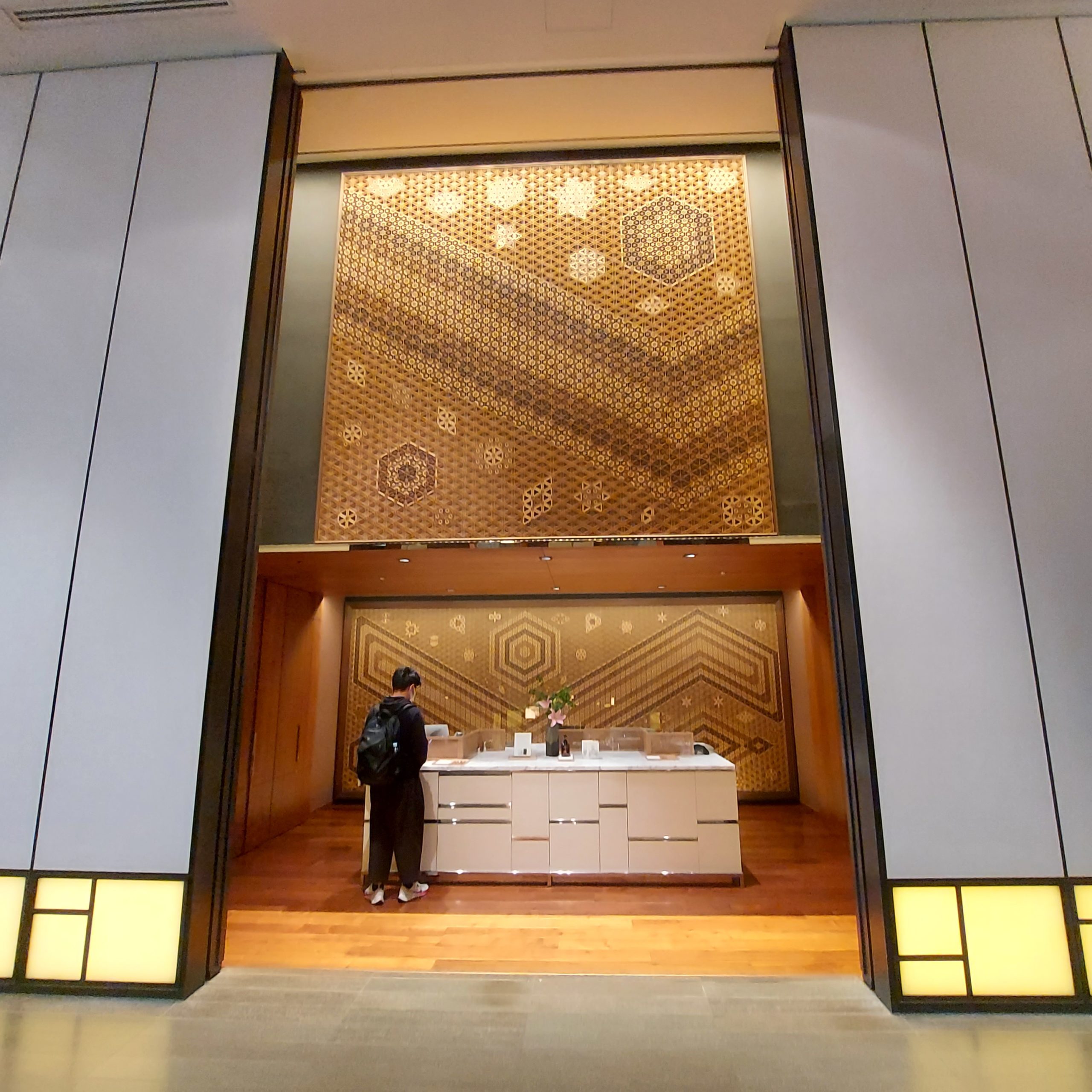 虎ノ門にあるホテル『アンダーズ東京』からの眺望は東京タワー＆東京スカイツリー☆ザ タヴァングリル＆ラウンジ のメロンアフタヌーンティー』霞ヶ関・永田町 東京