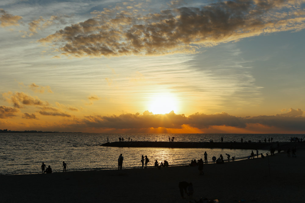 北谷町のサンセットビーチと北谷公園水泳プールかまんかまんぬ沖縄暮らし