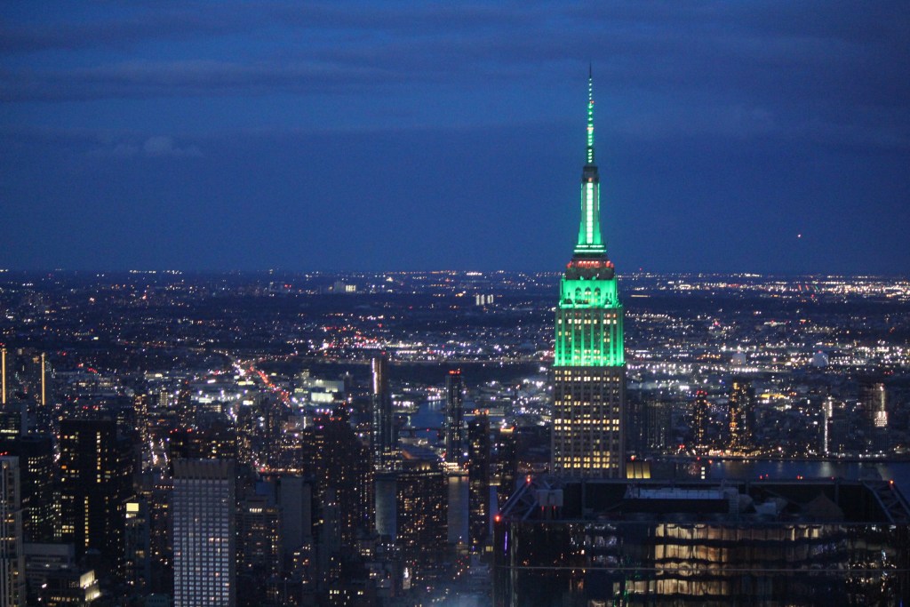 クライスラー・ビル 金属の尖塔ミカオ建築館 BLOG