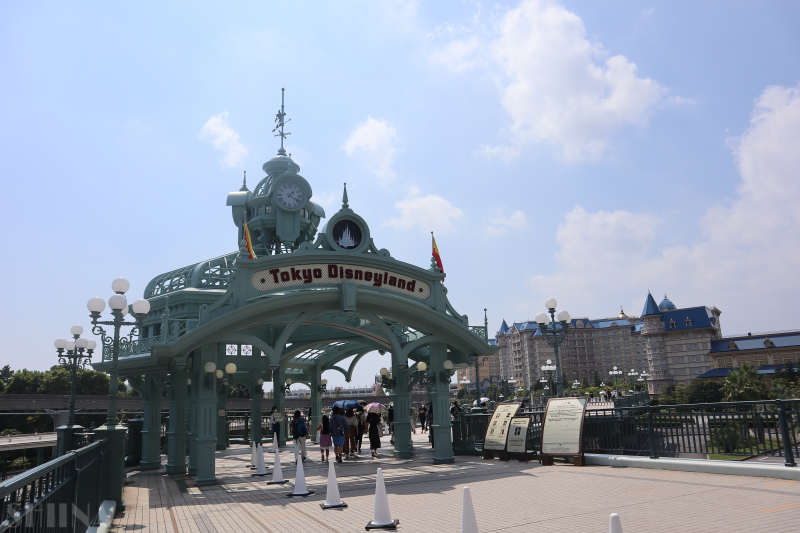 古着屋でミッキーのオーバーオール見つけたの✨ これを着てディズニーに行きたかったから とりあえずボン・ヴォヤージュとイクスピアリに遊びに行ったよ🫶🏻笑 気分だけ味わってきた🎀笑ボンヴォヤージュディズニーディズニーリゾートミッキーミッキーマウス