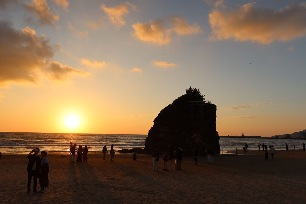 松の木が伐採される以前の稲佐の浜の夕日 写真素材1815976- フォトライブラリ