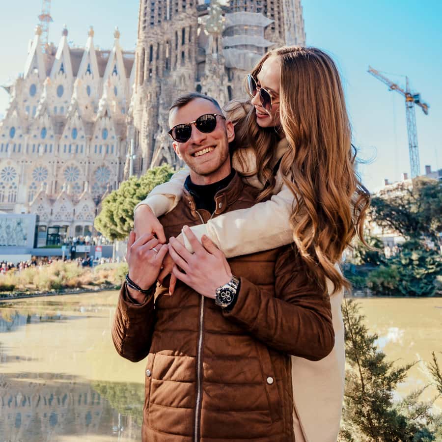 バルセロナ シークレット コーナーでの写真撮影ツアーGuide to Europe