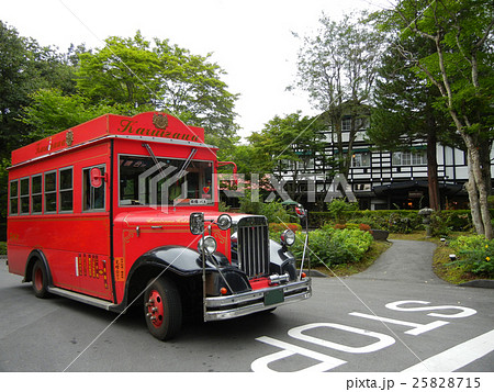 軽井沢に来たら是非乗りたい、赤バス