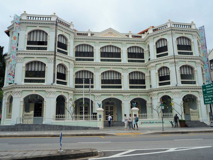 カラフルで繊細 シンガポールの伝統アイテム”プラナカン雑貨”店6選るるぶ&more