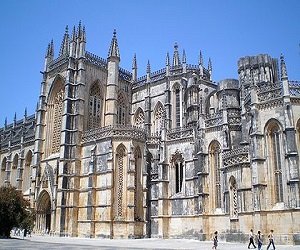 バターリャ修道院バターラ- ツアーとアクティビティエクスペディア