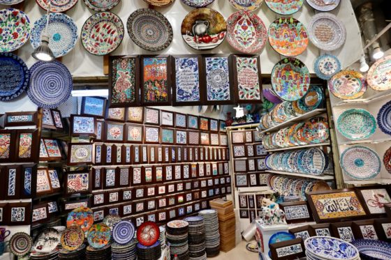 📍トルコのバザールでショッピング🛍🇹🇷 トルコ旅行で欠かせないのが、 バザールでのショッピング‼️ バザールは日用品からお土産まで何でも売っていて、めちゃくちゃ楽しい ただ客引きとかぼったくりとか