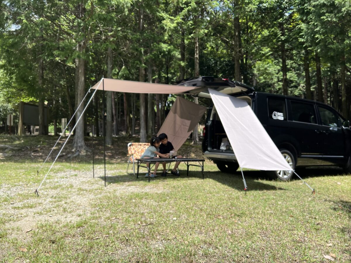 デイキャンプで活躍バックドアタープを設置ジムニーとくらす