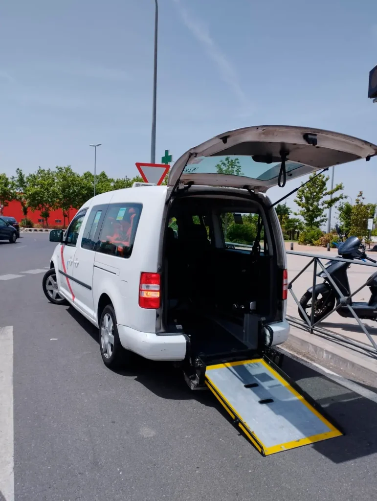 マドリード・バラハス空港 MAD から市内へのアクセス 地下鉄・バス・タクシー・電車『Travel &