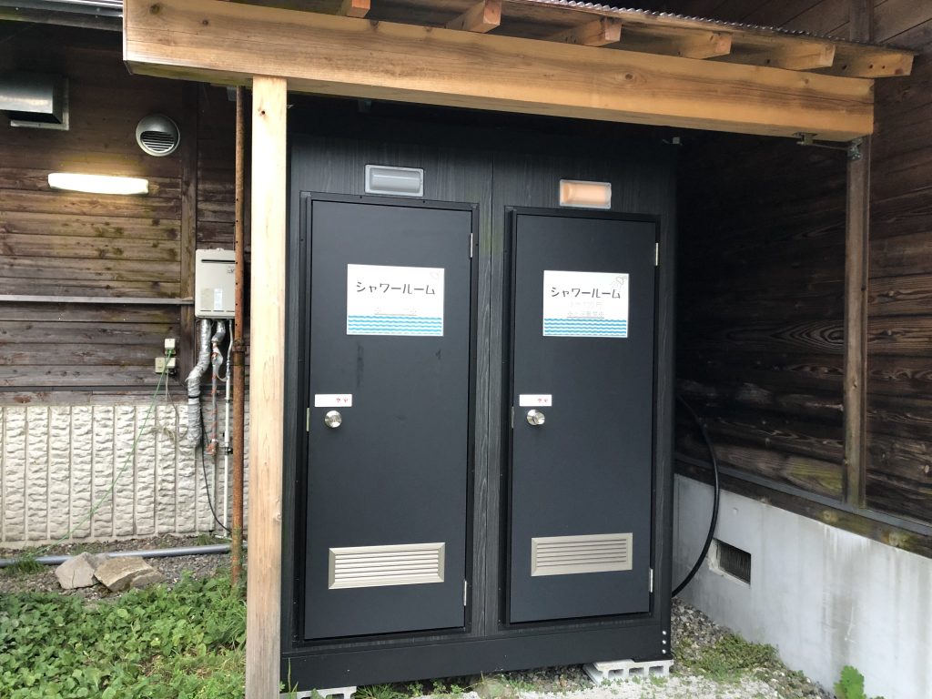 めいほうスキー場 めいほうリゾート晴れ間の中でのグルキャン🏕️オートサイト🚗こんばんは🌙 めいほう高原キャンプフィールドです🏕️お盆休みがスタートした方も多いのではないでしょうか？ このお盆期間、複数のグループでのご来場におすすめしたいのが