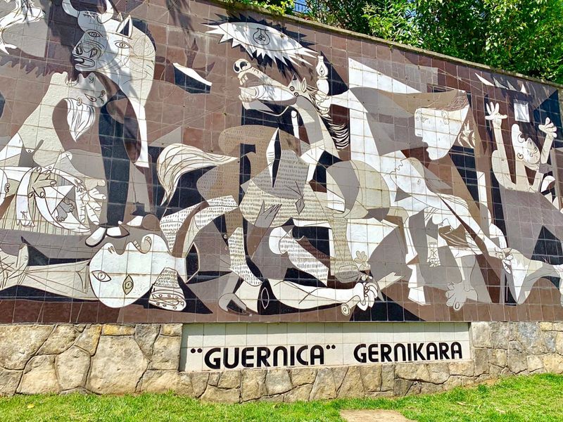 ゲルニカの町を攻撃したのはお前たちか!? - Gernika』ゲルニカ スペイン の旅行記・ブログ
