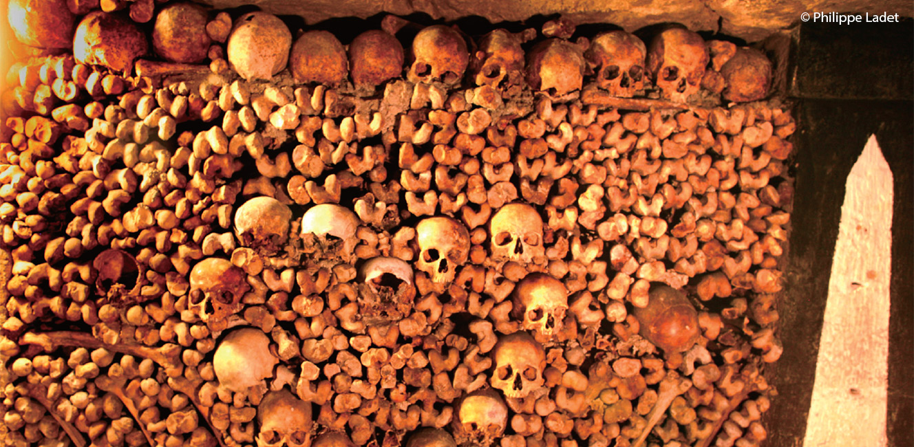 パリ・カタコンベツアー 2025 - ベストディールオンライン