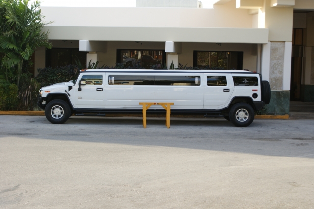 リムジンって、どんなクルマのこと？輸入車・外車の中古車探しなら ユニバース