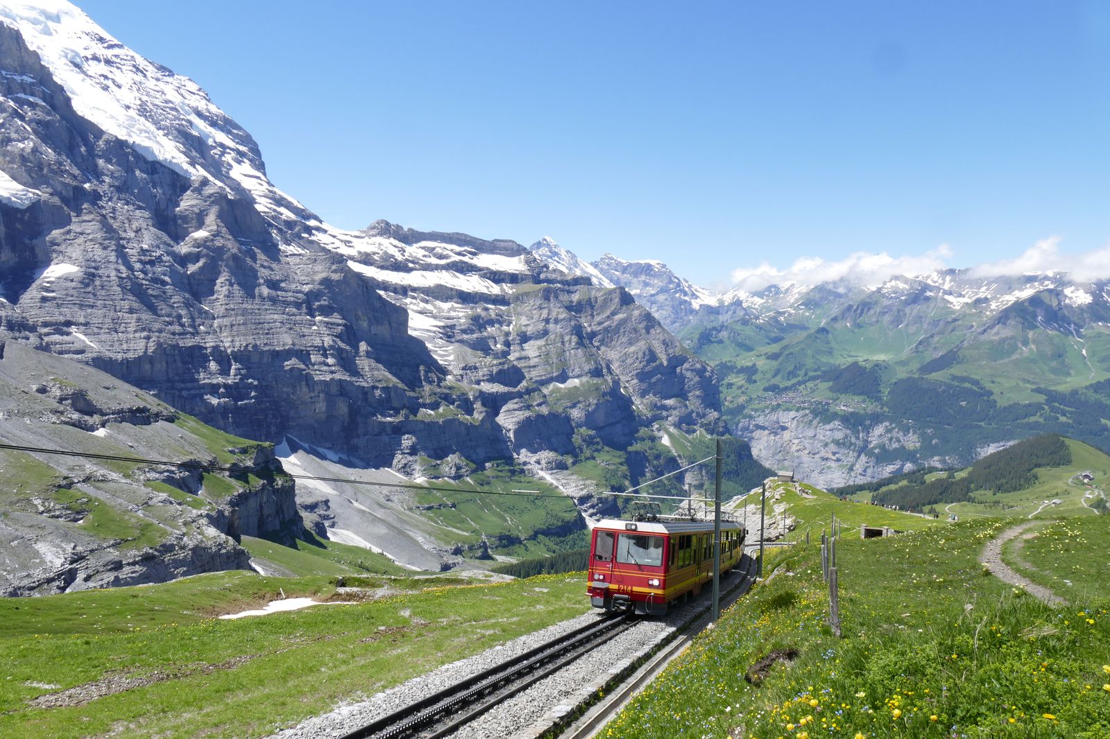 スイスの登山鉄道、シーニゲ・プラッテ鉄道の写真素材FYI03825497ストックフォトの Qlean Market キュリンマーケット