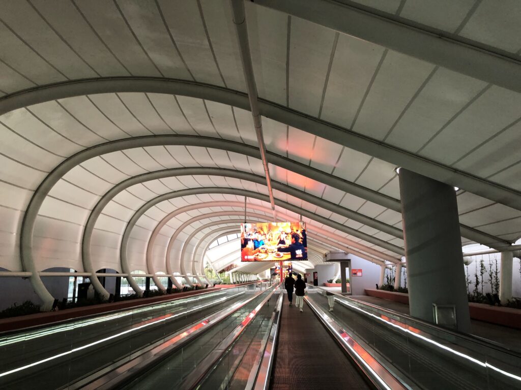 イスタンブール国際空港 スルタンアフメドへの行き方帰り方と空港レビュー週末海外旅ブログ