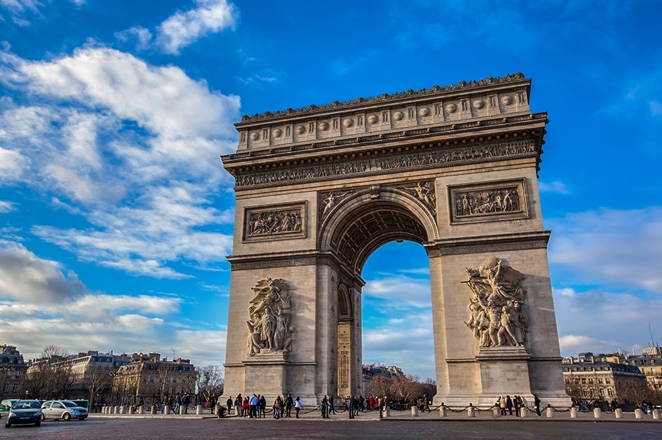 パリ：ガラス屋根のバスで行くバストロノーム グルメ ランチ ツアーGetYourGuide