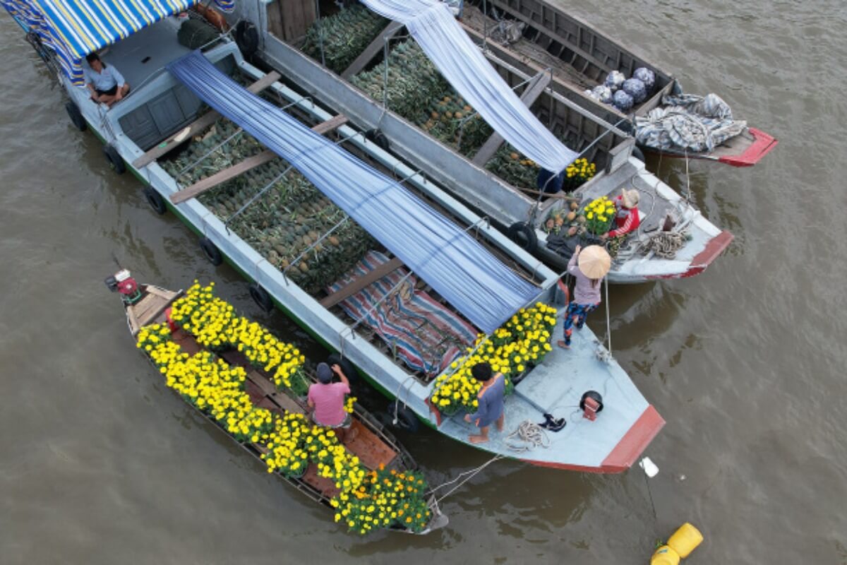 ハノイ発ベトナム水上人形劇観賞＋ベトナム料理の夕食ホテル送迎付き・時間指定可 - KKday