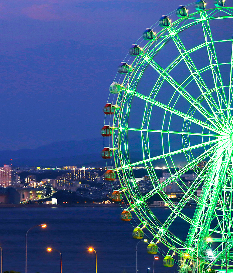 一日遊べるスポット「淡路SA」の魅力！ クルマで「上り下りの行き来」OK＆駅からバスアクセスも！ 大展望の観覧車・地元グルメ実食「現地レポ」 神戸淡路鳴門自動車道