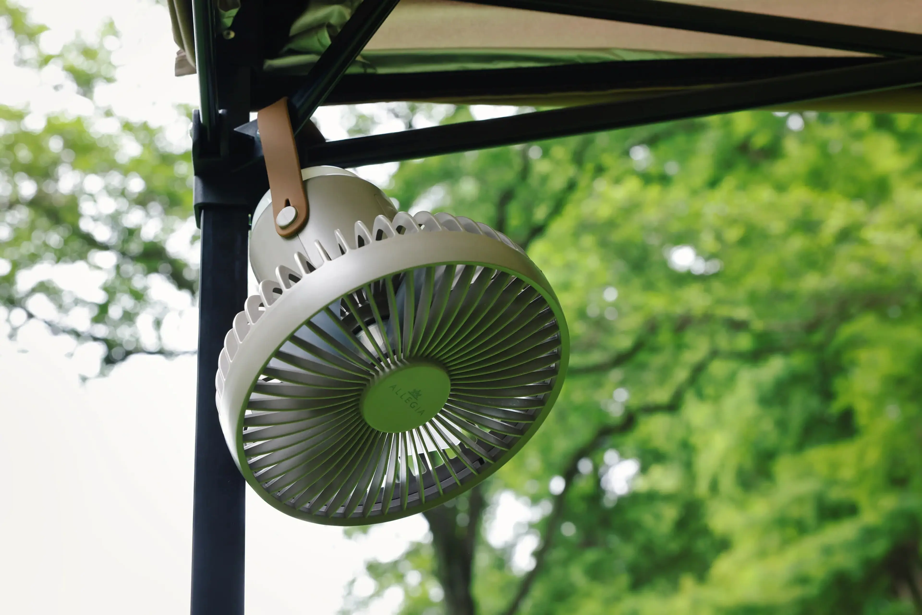 ワッツ購入品 これは夏のアウトドアに最適！？扇風機とライトが一体に！テント内の照明と空気の循環に！？ LED