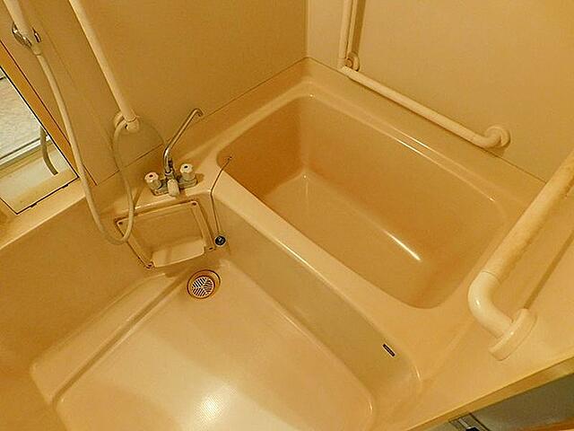 被爆3世のピアニスト 萩原麻未さんが「被爆ピアノ」を奏でる - YouTube