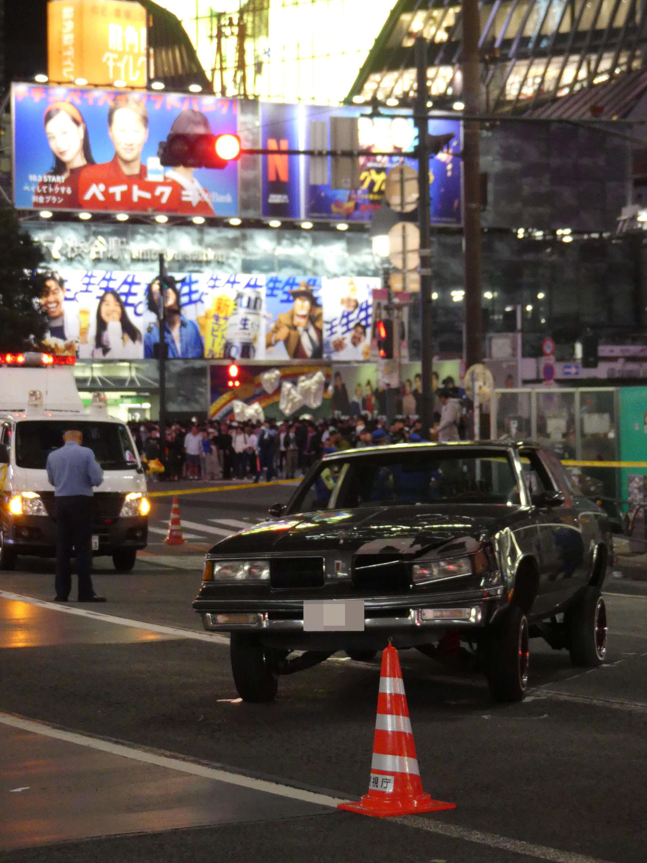 車が突っ込み7人けが、運転手を逮捕 渋谷スクランブル交差点近く -