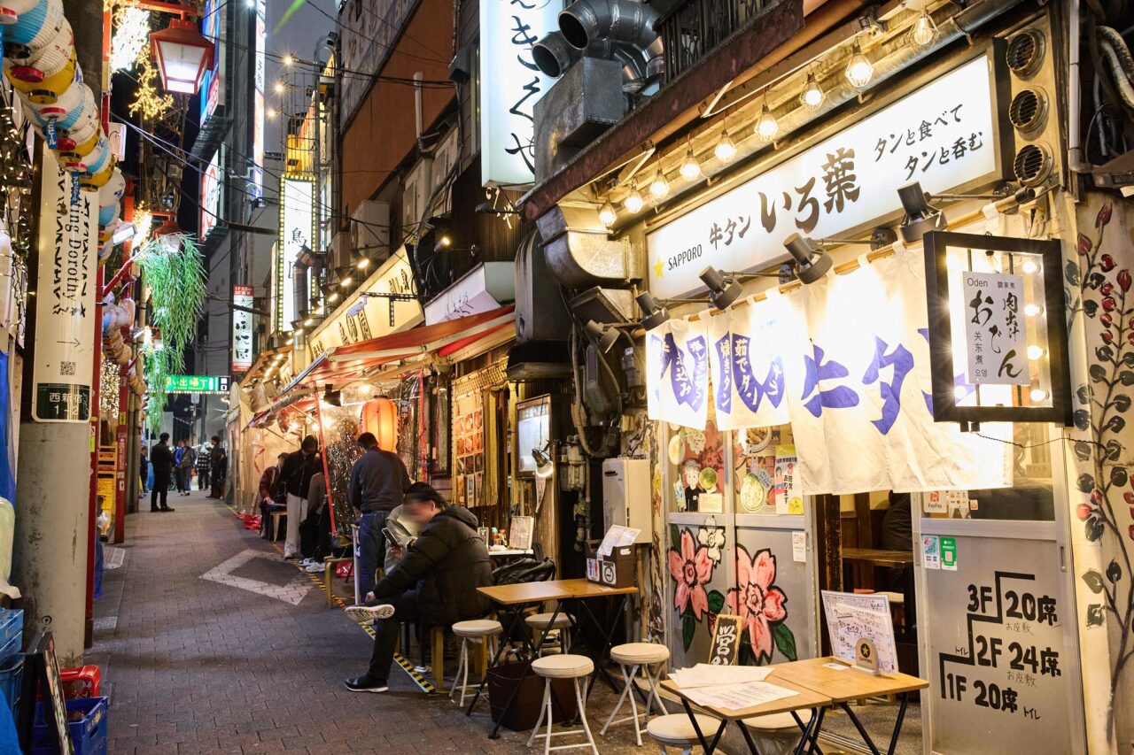 新宿思い出横丁で最高の昼飲み体験