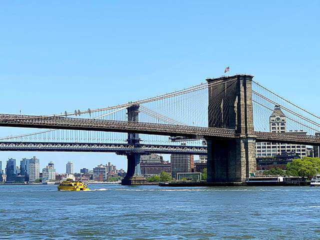 米ブルックリン橋にメキシコ海軍船が衝突 マスト折れ、約20人けが：朝日新聞