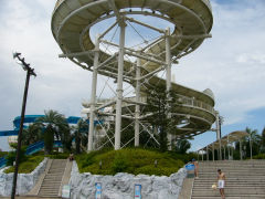 特集 よみうりランドの特大プール「WAI」を紹介！チケット料金、アクセス、ウォータースライダーも