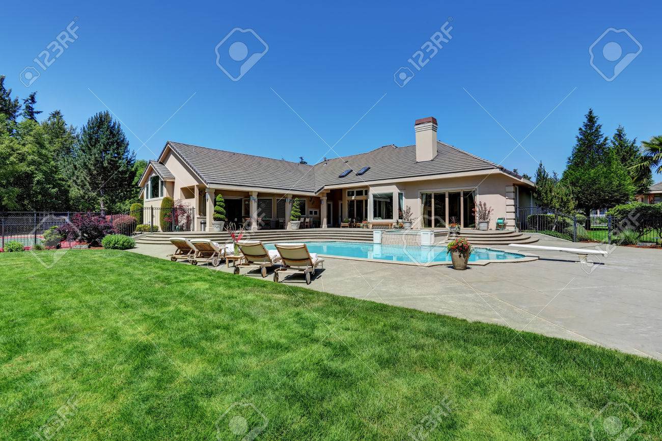 アメリカ プール付きの家って最高すぎ！汗かいてそのままプールへドボン！ 庭DIY