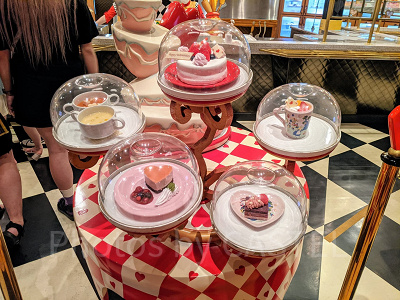 クイーン・オブ・ハートのバンケットホール」でバースデーケーキ！！ - 癒しの国の世界へようこそ