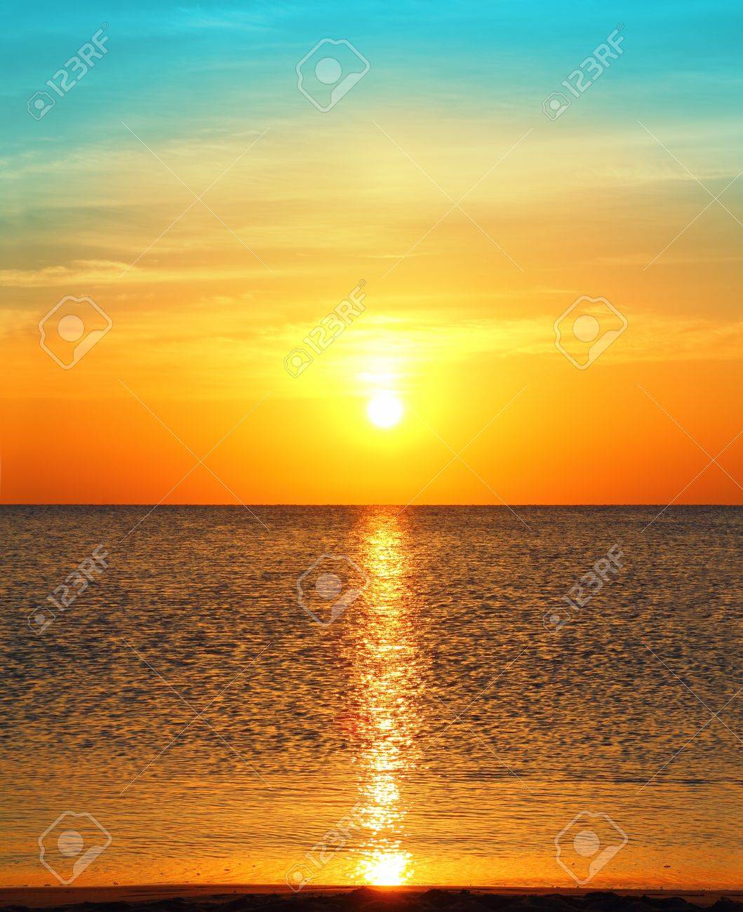朝日と海 10247000011 の写真・イラスト素材アマナイメージズ