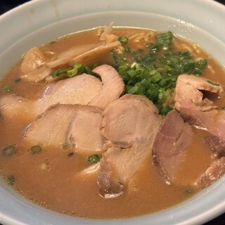 氷見市内の海岸島尾・松田江浜海水浴場