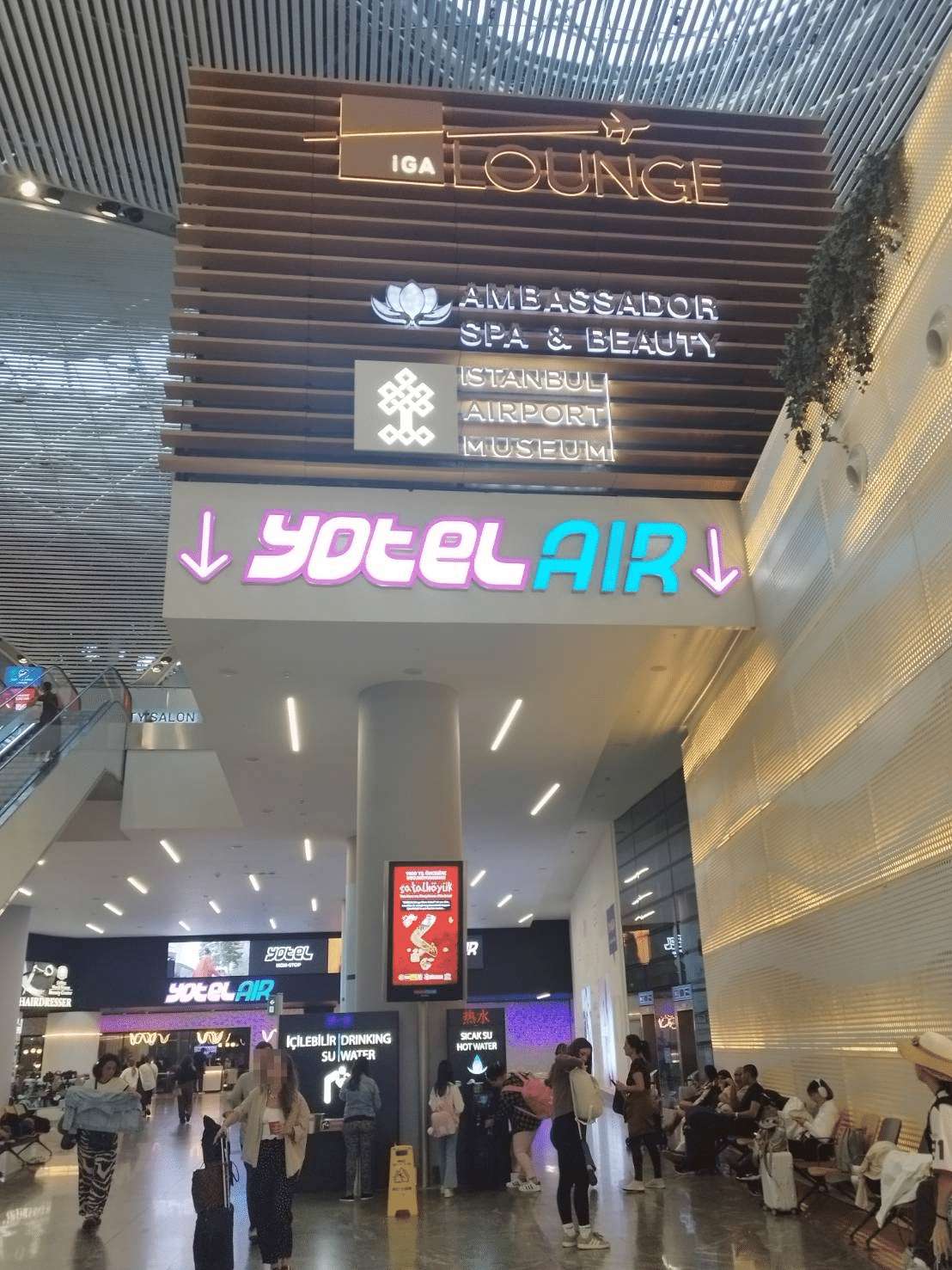 空港生活者の1日行動記録 トルコ🇹🇷イスタンブール、空港泊モスクが快適！大きな地震がありました！バナナ一本400円！ -