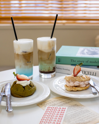 大阪 韓国 カフェ モノトーンTikTok