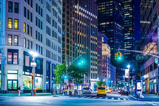 ニューヨークの夜景スポット7選！摩天楼をのぞむ絶景おすすめ観光地や注意点を解説NEWT ニュート
