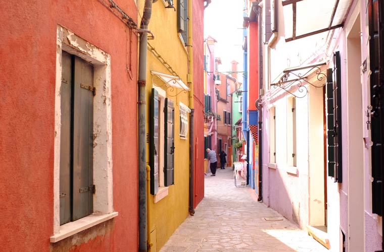 いつか訪れてみたい！世界のカラフルな都市5選スカイスキャナ