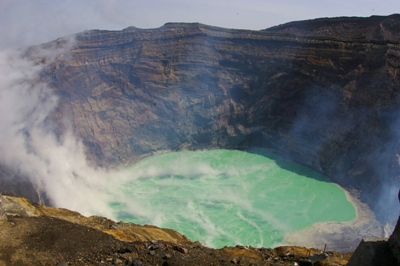 阿蘇中岳噴火口 熊本県阿蘇市 ・写真満載九州観光