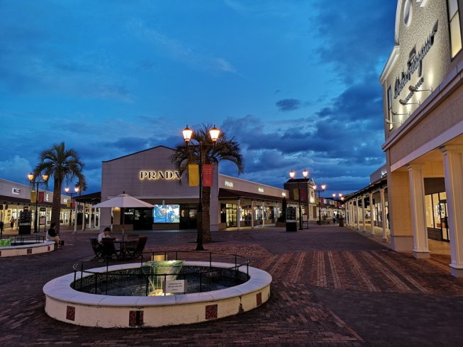 御殿場プレミアムアウトレット御殿場市ショッピング観光chafuka