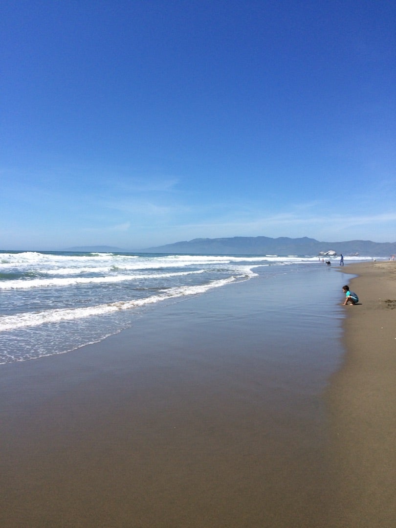 サンフランシスコ：ベイカービーチでのサイレントディスコヨガ in San