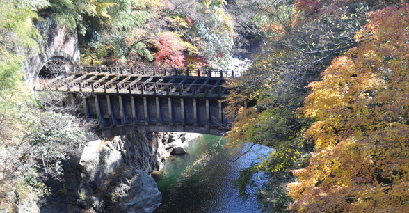 山梨の「猿橋」を観光！歴史や名前の由来、周辺施設もご紹介 - 道の駅つる 公式サイト