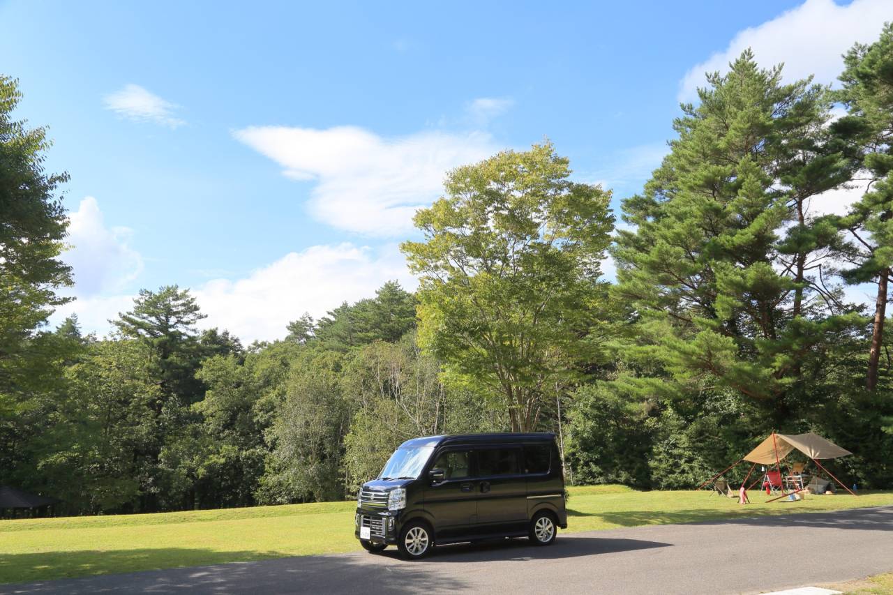 ソロキャンプでも車があるとやっぱり便利！車中泊もテント泊もOKランドネ