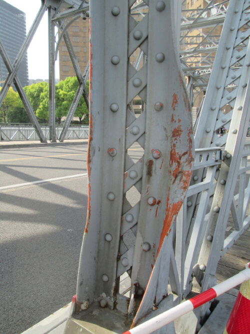 外滩踩踏事件：1平米近7人伤亡多为年轻女性-搜狐新闻