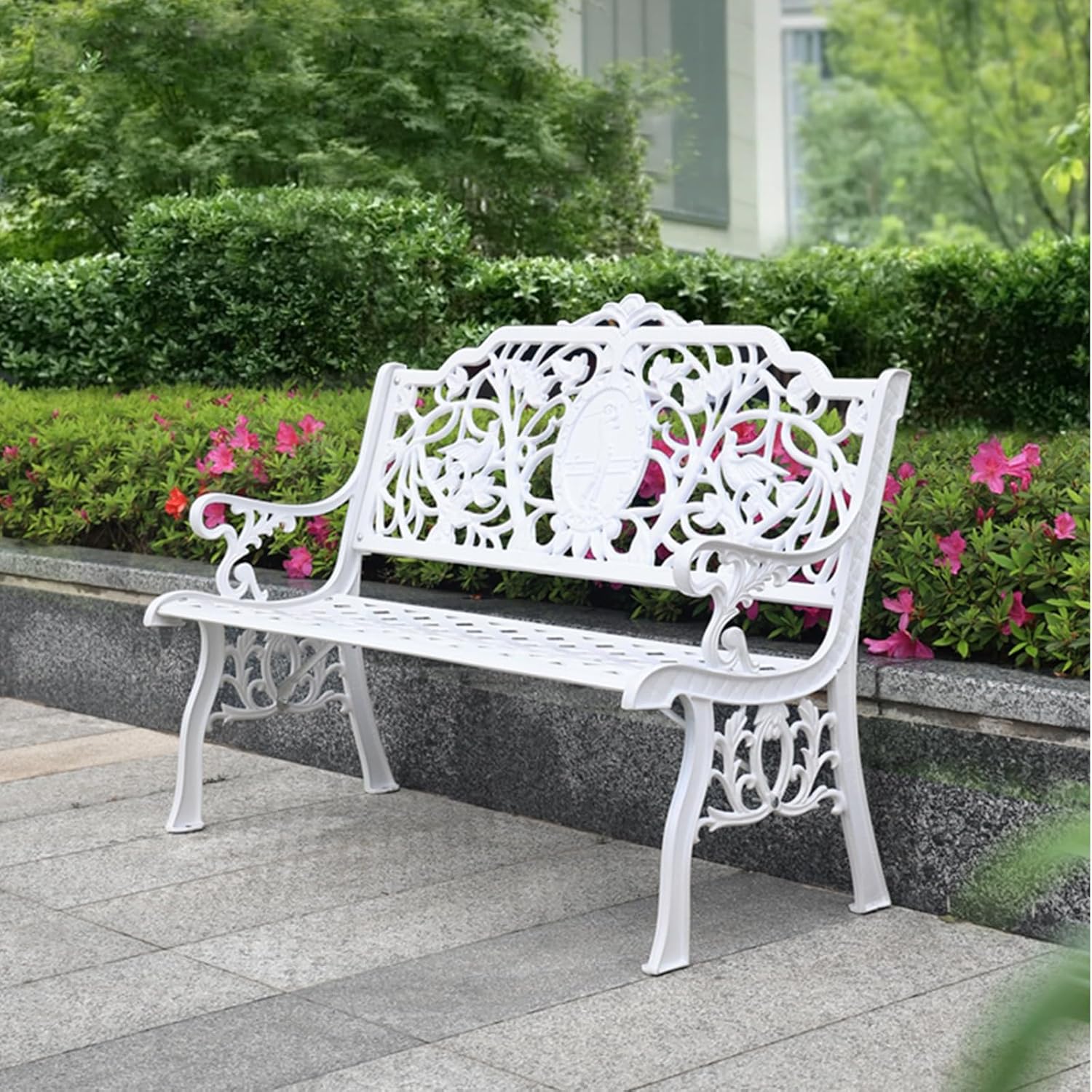 ヨーロッパの緑豊かな公園のベンチの写真・画像素材-Snapmart スナップマート