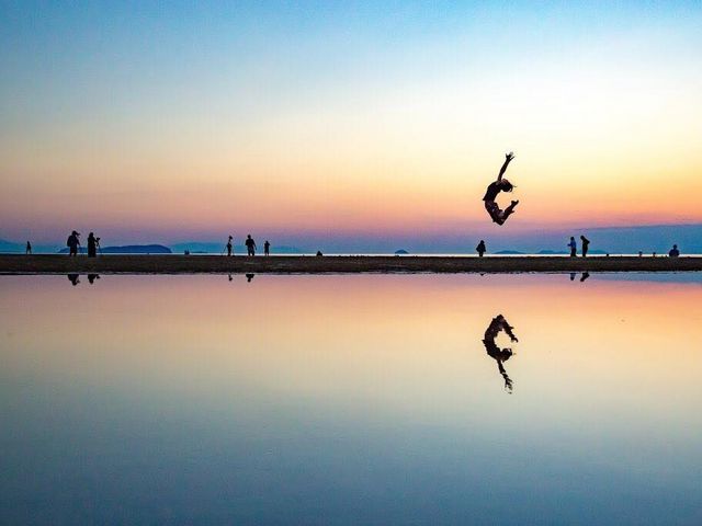 日本のウユニ塩湖こと香川の絶景「父毋ヶ浜」アクセスや撮影方法などを紹介！ニシタビ