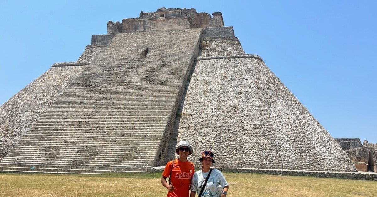 メキシコ ウシュマル遺跡 1 2「魔法使いのピラミッド」どっしりとした楕円形