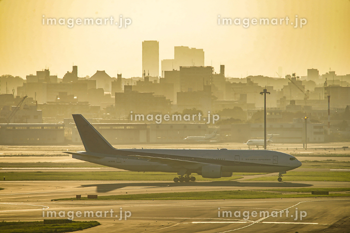 羽田空港」の6570点のロイヤリティフリー画像、写真素材、絵Shutterstock
