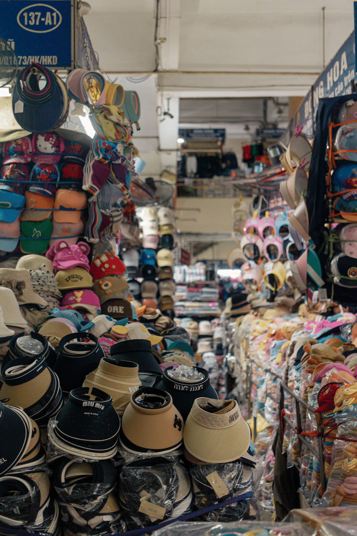 ベトナム予約 ハノイ 夜のトレインストリート＆ナイトマーケット散策シクロ乗車体験付き＜日本語ガイド ホテル送迎 夕方～夜